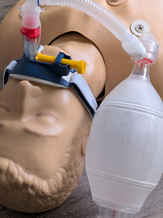 Notfalltraining, Notfalltraining Arztpraxis Trier, Notfalltraining Arztpraxis Trier-Saarburg, Notfalltraining, Reanimation, CPR, ERC, Defibrillator, Defi, Erste Hilfe, Notfalltraining Trier, Notfalltraining Hermeskeil, Notfalltraining Schweich, Notfalltraining Konz, Notfalltraining Bitburg, Notfalltraining Daun, Notfalltraining Saarburg,  Notfalltraining Arztpraxis Hermeskeil,  Notfalltraining Arztpraxis Saarburg,  Notfalltraining Arztpraxis Konz,  Notfalltraining Arztpraxis Schweich,  Notfalltraining Arztpraxis Bitburg,  Notfalltraining Arztpraxis Daun, Notfalltraining Arztpraxis Reanimationskurs Arztpraxis Erste Hilfe Arztpraxis BLS-Kurs für Ärzte AED-Training Herz-Lungen-Wiederbelebung Defibrillator Notfallsituationen in der Praxis Praxis-Notfallplan